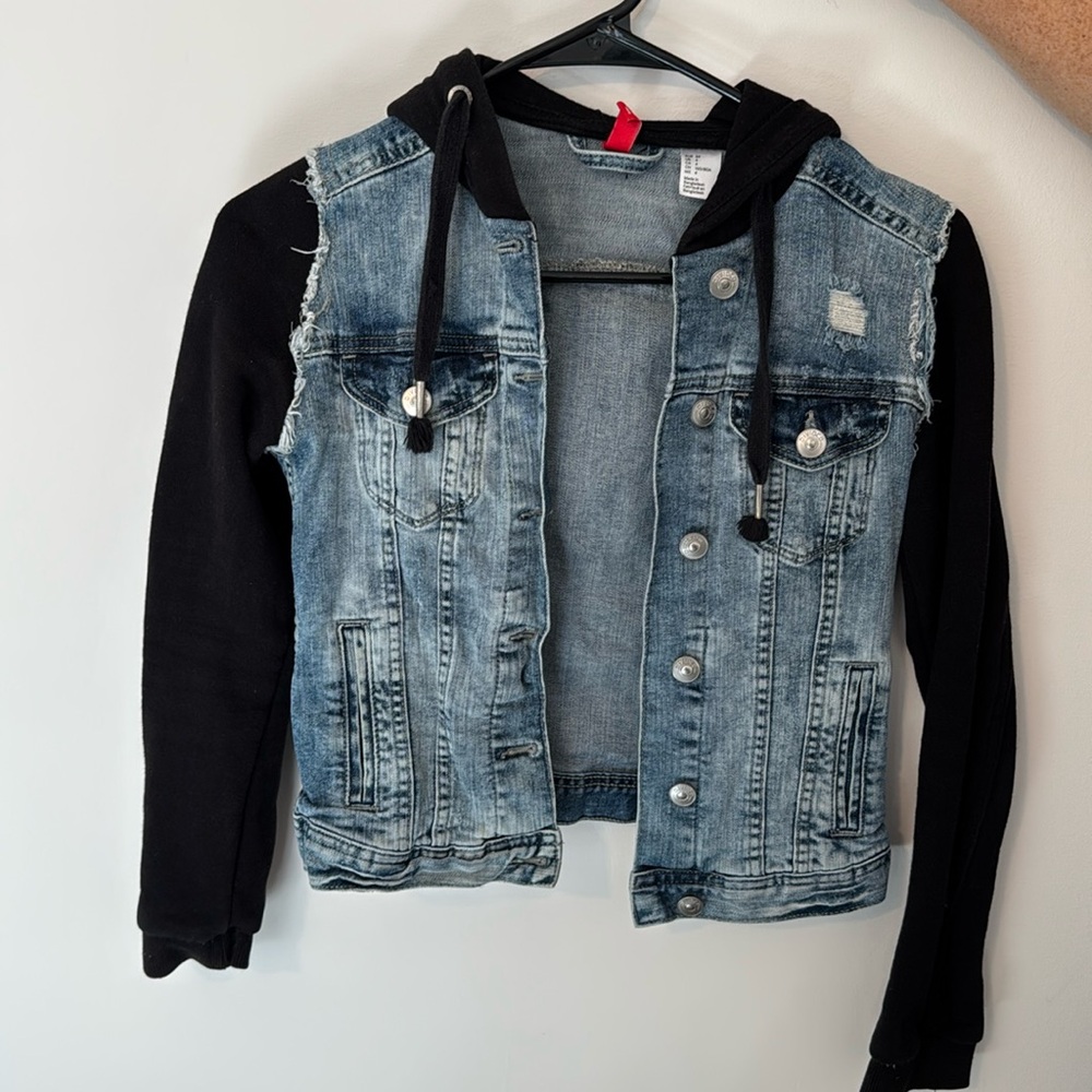 H&M Woman’s hooded Jean jacket size 4